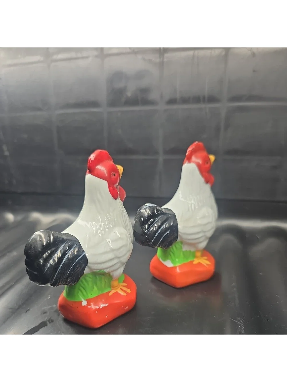 Vintage Chicken Rooster Salt & Pepper Shakers 🧂Colorful Farmhouse Kitchen Decor